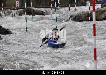 Skopje, Mazedonien, April 07,2018. Auf dem Fluss Treska wurde 50-th jährlichen Internationalen Ilinden Kanuslalom Wettbewerb – IKAS statt. Stockfoto