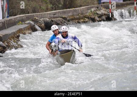 Skopje, Mazedonien, April 07,2018. Auf dem Fluss Treska wurde 50-th jährlichen Internationalen Ilinden Kanuslalom Wettbewerb – IKAS statt. Stockfoto