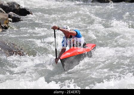 Skopje, Mazedonien, April 07,2018. Auf dem Fluss Treska wurde 50-th jährlichen Internationalen Ilinden Kanuslalom Wettbewerb – IKAS statt. Stockfoto