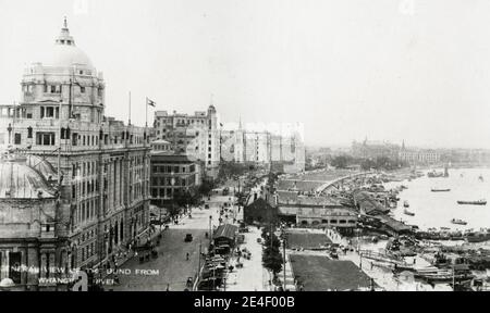 Foto von Vintage c.: Blick entlang des Bundes mit dem Whangpu-Fluss, Shanghai, China. Stockfoto