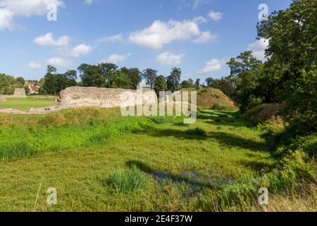 Der breite Graben von Beckhamsted Castle, einem motte-and-bailey Schloss in Berkhamsted, Hertfordshire, Großbritannien. Stockfoto