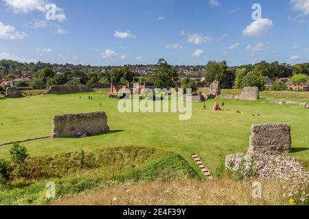 Blick vom Hochhügel (motte) über den zentralen Innenhof (bailey) von Beckhamsted Castle, einem motte-and-bailey-Schloss in Berkhamsted, Herts, Großbritannien. Stockfoto