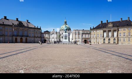 Kopenhagen, Dänemark - 27. Juni 2018: Blick auf den königlichen Palast Amalienborg. Stockfoto