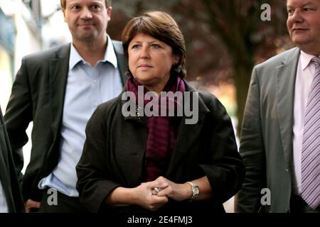 La 1ere secretaire du Parti Socialiste Martine Aubry est venue a Poissy pour porte son soutien a Frederik Bernard candidat socialiste a l election legislative partielle dans la 12eme circonscription des Yvelines, France, le 6 octobre 2009. Foto Stephane Lemouton/ABACAPRESS.COM Stockfoto