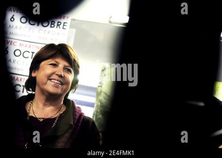 La 1ere secretaire du Parti Socialiste Martine Aubry est venue a Poissy pour porte son soutien a Frederik Bernard candidat socialiste a l election legislative partielle dans la 12eme circonscription des Yvelines, France, le 6 octobre 2009. Foto Stephane Lemouton/ABACAPRESS.COM Stockfoto