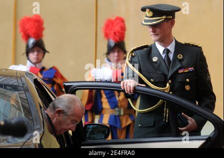 Papst Benedikt XVI. Traf am 10. Oktober 2009 den belgischen König Albert II. Und Königin Paola im Vatikan in Rom, Italien. Albert und Paola kamen nach Rom, um an der Heiligsprechung von Pater Damien de Veuster, einem römisch-katholischen Priester aus Belgien, teilzunehmen. Foto von ABACAPRESS.COM Stockfoto