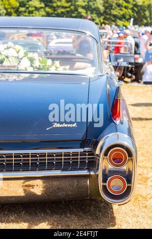 Rückansicht des schwarzen Vintage cadillac fleetwood aus dem Jahr 1959 auf der amerikanischen Oldtimer-Show Tatton Park Stockfoto