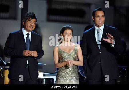 Die Performer (L-R) George Lopez, Eva Longoria Parker und Jimmy Smits veranstalten am 13. Oktober 2009 eine White House Music Series auf dem South Lawn in Washington DC, USA. Foto von Alexis C. Glenn/ABACAPRESS.COM Stockfoto