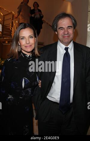 Carole Bouquet und ihr Freund Claudio Costamagna posieren während der Abschlussnacht des 3. Internationalen Filmfestivals DirActor's Cut, das am 17. Oktober 2009 in Luxemburg stattfindet. Foto von Denis Guignebourg/ABACAPRESS.COM Stockfoto