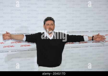 Schauspieler Sergio Castellitto, der am 18. Oktober 2009 beim 4. Rom Filmfestival in Rom, Italien, die Fotoschau von 'Alza la testa' besuchte. Foto von Mireille Ampilhac/ABACAPRESS.COM Stockfoto