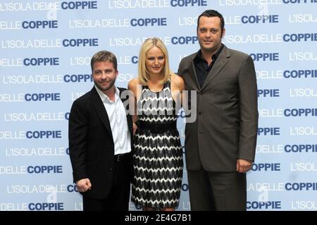 Regisseur Peter Billingsley, Schauspielerin Malin Akerman und Schauspieler Vince Vaughn besuchen die Fotocall, um am 28. Oktober 2009 den Film 'Couples Retreat' in Rom, Italien, zu promoten. Foto von ABACAPRESS.COM Stockfoto