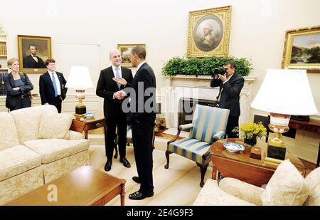 US-Präsident Barack Obama trifft sich am 2. November 2009 im Oval Office mit dem schwedischen Premierminister Fredrik Reinfeldt im Weißen Haus in Washington, DC, USA. Foto von Olivier Douliery/ABACAPRESS.COM Stockfoto