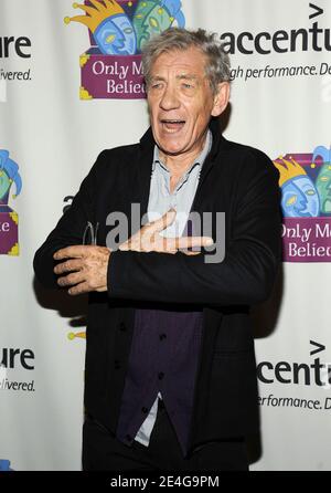 Schauspieler Sir Ian McKellen nimmt am 02. November 2009 an der einzigen Feier zum 10-jährigen Jubiläum von Make Believe im Shubert Theater in New York City Teil. Foto von Fernando Leon/ABACAPRESS.COM (im Bild: Sir Ian McKellen) Stockfoto