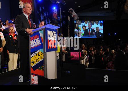 Der amtierende Bürgermeister von New York, Michael Bloomberg, dankt Unterstützern, nachdem er für die dritte Amtszeit wiedergewählt wurde und den Demokraten Bill Thompson am 3. November 2009 im Sheraton New York Hotel in New York City, NY, USA besiegt hat. Foto von Dennis Van Tine/ABACAPRESS.COM Stockfoto