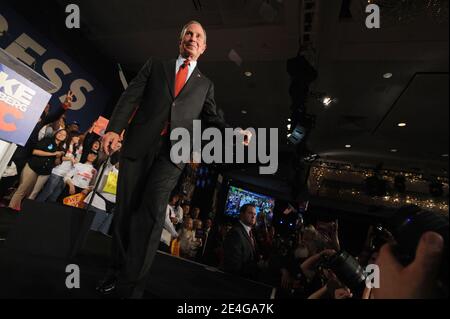 Der amtierende Bürgermeister von New York, Michael Bloomberg, dankt Unterstützern, nachdem er für die dritte Amtszeit wiedergewählt wurde und den Demokraten Bill Thompson am 3. November 2009 im Sheraton New York Hotel in New York City, NY, USA besiegt hat. Foto von Dennis Van Tine/ABACAPRESS.COM Stockfoto