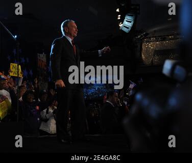 Der amtierende Bürgermeister von New York, Michael Bloomberg, dankt Unterstützern, nachdem er für die dritte Amtszeit wiedergewählt wurde und den Demokraten Bill Thompson am 3. November 2009 im Sheraton New York Hotel in New York City, NY, USA besiegt hat. Foto von Dennis Van Tine/ABACAPRESS.COM Stockfoto