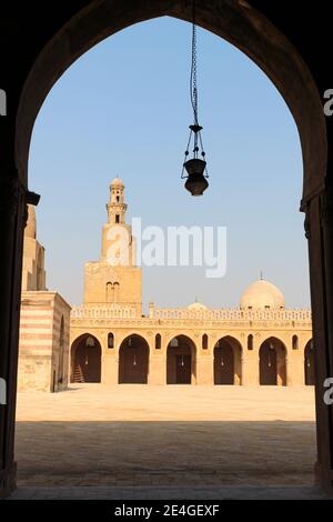 Platz in der Ibn Tulun Moschee in Kairo, Ägypten Stockfoto