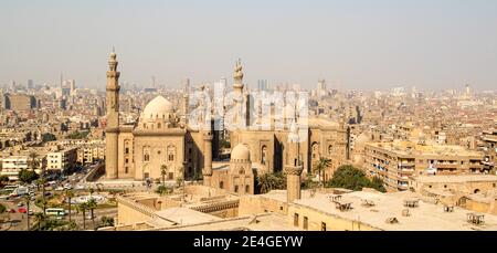 Panoramablick auf die Moschee Rifai und Sultan Hassan in Kairo, Ägypten Stockfoto