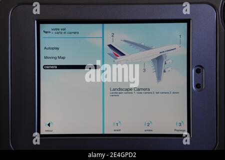 Atmosphäre und neue Funktionen (wie das Herunterladen von Dokumenten und Filmen) an Bord des "Antrittsflugs" oder des ersten kommerziellen Fluges des neuen Super Jumbo A380 vom Flughafen Paris Roissy Charles de Gaulle nach New York John F. Kennedy am 20. November 2009. Foto von Ammar Abd Rabbo/ABACAPRESS.COM Stockfoto