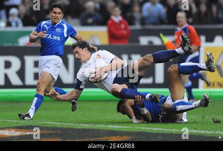 Der Franzose Yannick Jauzion kann es am 21. November 2009 im stade de France in Saint-Denis in der Nähe von Paris, Frankreich, beim Internationalen Freundschaftsspiel Rugby, Frankreich gegen die Samoa-Inseln versuchen. Frankreich gewann 43:5. Foto von Christian Liewig/ABACAPRESS.COM Stockfoto