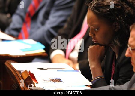 Die französische Jugendministerin für Jugend und Sport Rama Yade nimmt am 24. November 2009 an einer Arbeitssitzung in der Nationalversammlung in Paris Teil. Foto von Nicolas Gouhier/ABACAPRESS.COM Stockfoto