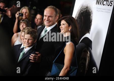 Der ehemalige Springbokkapitän Francois Pienaar und seine Familie nehmen an der Premiere von Warner Bros' ''Invictus'' Teil, die an der Academy of Motion Picture Arts & Sciences stattfand. Los Angeles, Kalifornien am 3. Dezember 2009. Foto von Lionel Hahn/ABACAPRESS.COM (im Bild: Francois Pienaar)' Stockfoto