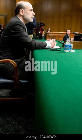 Der Vorsitzende der US-Notenbank, Ben Bernanke, bezeugte während einer Anhörung über seine Ernennung zum Vorsitzenden des Gouverneursrates des Federal Reserve Systems am 3. Dezember 2009 auf dem Capitol Hill in Washington DC, USA. Foto von Kris Connor/ABACAPRESS.COM Stockfoto