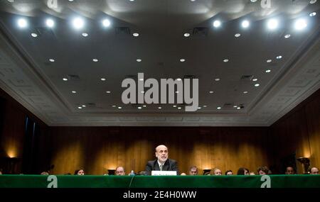 Der Vorsitzende der US-Notenbank, Ben Bernanke, bezeugte während einer Anhörung über seine Ernennung zum Vorsitzenden des Gouverneursrates des Federal Reserve Systems am 3. Dezember 2009 auf dem Capitol Hill in Washington DC, USA. Foto von Kris Connor/ABACAPRESS.COM Stockfoto