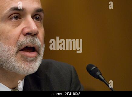 Der Vorsitzende der US-Notenbank, Ben Bernanke, bezeugte während einer Anhörung über seine Ernennung zum Vorsitzenden des Gouverneursrates des Federal Reserve Systems am 3. Dezember 2009 auf dem Capitol Hill in Washington DC, USA. Foto von Kris Connor/ABACAPRESS.COM Stockfoto