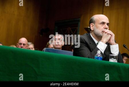 Der Vorsitzende der US-Notenbank, Ben Bernanke, bezeugte während einer Anhörung über seine Ernennung zum Vorsitzenden des Gouverneursrates des Federal Reserve Systems am 3. Dezember 2009 auf dem Capitol Hill in Washington DC, USA. Foto von Kris Connor/ABACAPRESS.COM Stockfoto