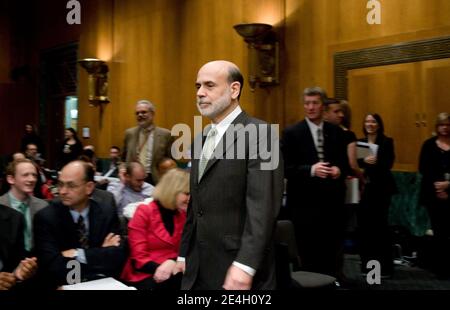 Der Vorsitzende der US-Notenbank, Ben Bernanke, bezeugte während einer Anhörung über seine Ernennung zum Vorsitzenden des Gouverneursrates des Federal Reserve Systems am 3. Dezember 2009 auf dem Capitol Hill in Washington DC, USA. Foto von Kris Connor/ABACAPRESS.COM Stockfoto