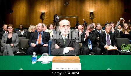 Der Vorsitzende der US-Notenbank, Ben Bernanke, bezeugte während einer Anhörung über seine Ernennung zum Vorsitzenden des Gouverneursrates des Federal Reserve Systems am 3. Dezember 2009 auf dem Capitol Hill in Washington DC, USA. Foto von Kris Connor/ABACAPRESS.COM Stockfoto