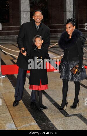 DER US-Schauspieler will Smith, seine Frau Jada Pinkett Smith und ihre Tochter Willow kommen am 10. Dezember 2009 vor der Verleihung des Nobelpreises im Rathaus in Oslo, Norwegen, an. Foto von Christophe Guibbaud/ABACAPRESS.COM Stockfoto