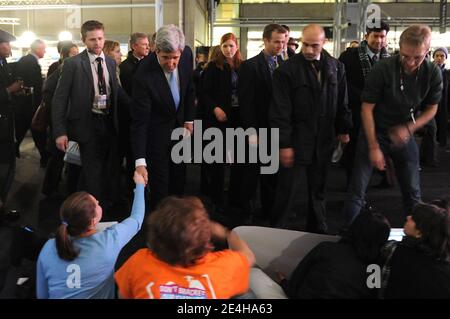 John Kerry besucht am 16. Dezember 2009 während des Klimagipfels der COP15 das Bella-Zentrum von Kopenhagen, Dänemark. Foto von Mousse/ABACAPRESS.COM Stockfoto