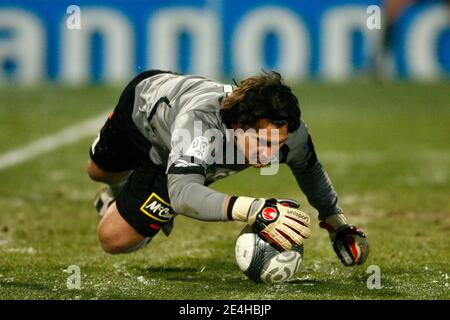 Lens Torhüter Vedran Runje beim französischen Fußballspiel der ersten Liga zwischen dem FC Valenciennes (VAFC) und dem Racing Club de Lens (RCL) am 19. dezember 2009 im Nungesser-Stadion in Valenciennes, Nordfrankreich. Foto von Mikael Libert/ABACAPRESS.COM Stockfoto