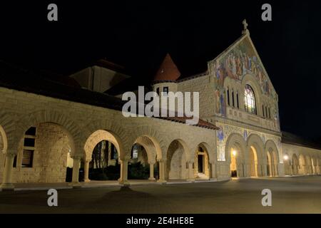 Palo Alto, Kalifornien - 21. Januar 2021: Stanford Memorial Church bei Nacht Stockfoto