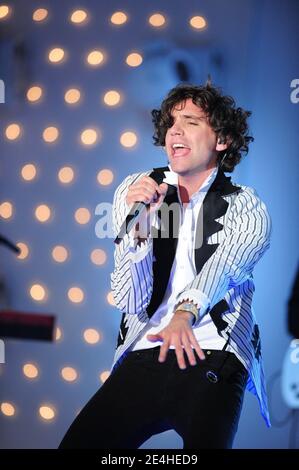 Mika lors de l'enregistrement de l'Emission Vivement Dimanche a Paris, France, le 4 novembre 2009. Foto Max Colin/ABACAPRESS.COM Stockfoto