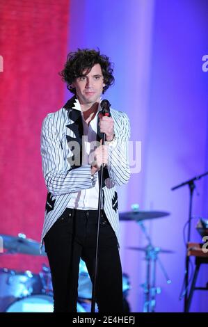 Mika lors de l'enregistrement de l'Emission Vivement Dimanche a Paris, France, le 4 novembre 2009. Foto Max Colin/ABACAPRESS.COM Stockfoto