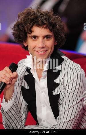 Mika lors de l'enregistrement de l'Emission Vivement Dimanche a Paris, France, le 4 novembre 2009. Foto Max Colin/ABACAPRESS.COM Stockfoto