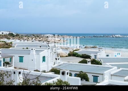 Die malerische Küstenstadt Paternoster mit ihren weißen Häusern vorbei Der Strand am Westkap von Südafrika Stockfoto