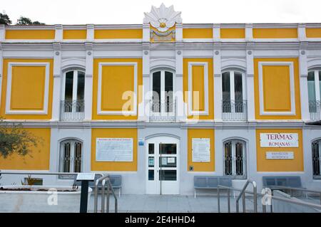 Banos de Montemayor, Spanien - 2. Januar 2021: Gebäude des Kurortes Banos de Montemayor aus dem 19. Jahrhundert, Caceres, Extremadura, Spanien Stockfoto