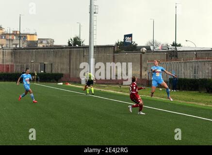 Italien. Januar 2021. Jenny Hjohlman kämpfen für den Ball im Spiel der Serie A weiblich, die italienische Frau Liga Fußball in "Caduti di Brema" Stadion von Neapel, auf dem Feld Napoli gegen Bari, Neapel gewann das Spiel 1:0. (Foto: Pasquale Gargano/Pacific Press) Quelle: Pacific Press Media Production Corp./Alamy Live News Stockfoto