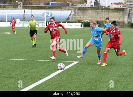 Italien. Januar 2021. Jenny Hjohlman kämpfen für den Ball im Spiel der Serie A weiblich, die italienische Frau Liga Fußball in "Caduti di Brema" Stadion von Neapel, auf dem Feld Napoli gegen Bari, Neapel gewann das Spiel 1:0. (Foto: Pasquale Gargano/Pacific Press) Quelle: Pacific Press Media Production Corp./Alamy Live News Stockfoto