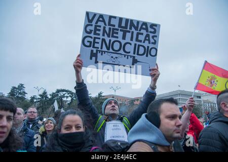 Madrid, Spanien. Januar 2021. Der Abriss in den Bihari-Lagern der Stadt Dhaka im Mirpur-Gebiet geht weiter heute hat City Corporation über 700 Häuser und Geschäfte abgerissen, die den Bihari-Flüchtlingen seit drei Jahrzehnten gehören. Nachdem das Regierungsteam gegangen war, versammelten sich Hunderte von bihari-Leuten und machten eine Menschenkette, die keine Gewalt mehr und keinen Abbruch mehr forderten. (Foto von MD Saiful Amin/Pacific Press) Quelle: Pacific Press Media Production Corp./Alamy Live News Stockfoto