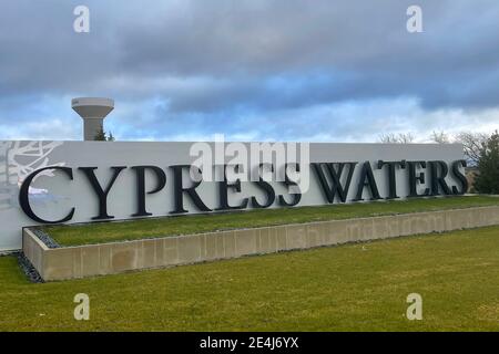 Ein Cypress Waters Mischgebrauchzeichen, Freitag, 1. Januar 2021, in Coppell, Tex, Stockfoto