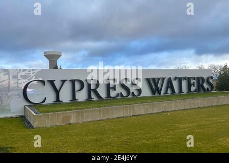 Ein Cypress Waters Mischgebrauchzeichen, Freitag, 1. Januar 2021, in Coppell, Tex, Stockfoto