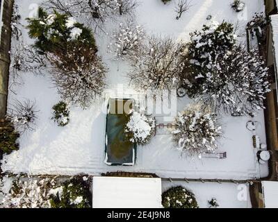 Die Dächer von Galliate nach einem schönen und starken Schneefall, Novara, Piemont, Italien Stockfoto