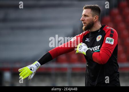 Braunschweig, Deutschland. Januar 2021. Fußball: 2. Bundesliga, Eintracht Braunschweig - Hamburger SV, Matchday 17 im Eintracht-Stadion. Braunschweiger Torhüterin Jasmin Fejzic ist auf dem Platz. Quelle: Swen Pförtner/dpa - WICHTIGER HINWEIS: Gemäß den Bestimmungen der DFL Deutsche Fußball Liga und/oder des DFB Deutscher Fußball-Bund ist es untersagt, im Stadion und/oder des Spiels aufgenommene Fotos in Form von Sequenzbildern und/oder videoähnlichen Fotoserien zu verwenden oder zu verwenden./dpa/Alamy Live News Stockfoto