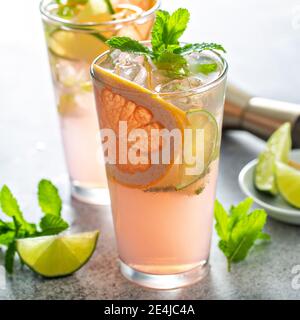 Grapefruit und Limette Mojito Cocktail Stockfoto