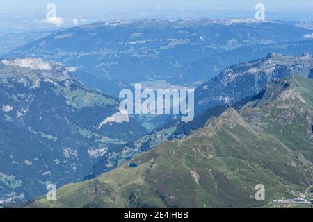 Blick vom Besucherzentrum Junfraujoch im Berner Oberland, Schweiz, zeigt die Berge rund um Interlaken Stockfoto